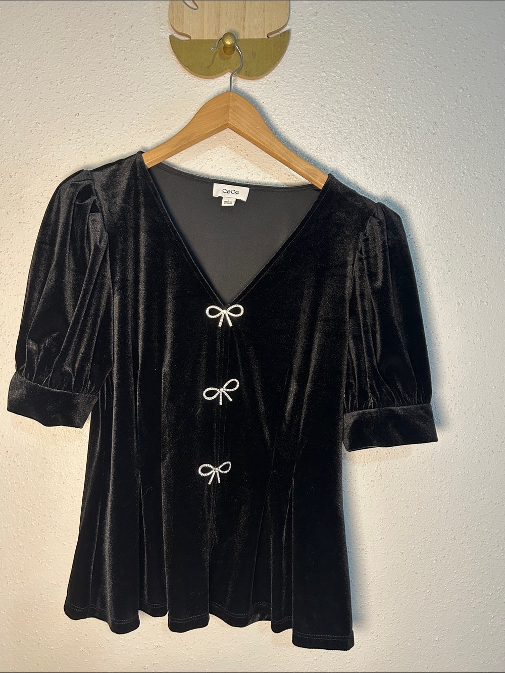 NWT CeCe Black Velvet Rhinestone Bow Top Size S Nordstrom